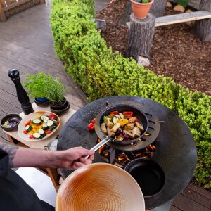 Plancha-Set PIO 100 Deluxe 3 - mit Podest, Holzlager, Ablage und Topgrill